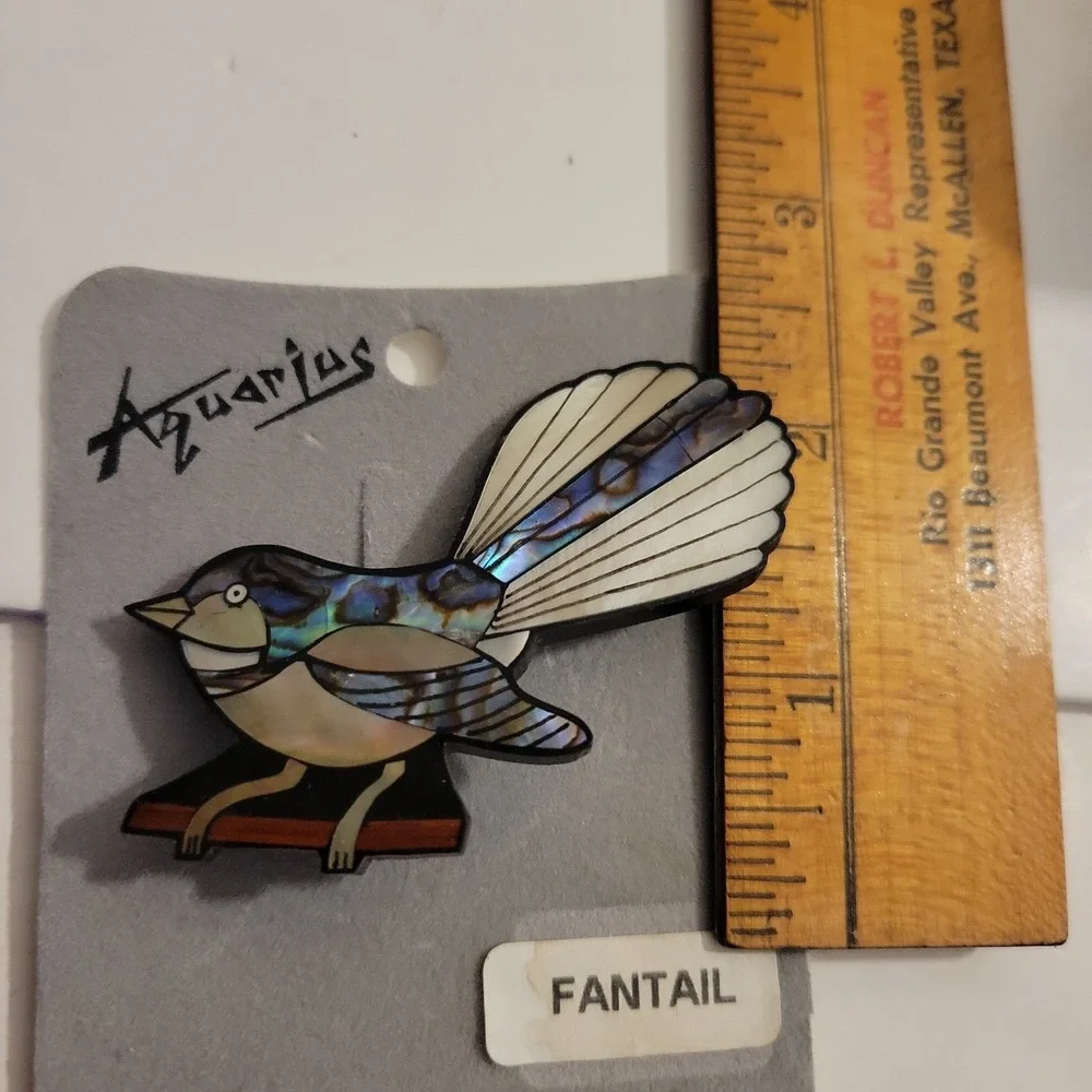 Vtg New Zealand Paua Shell & Abalone Fantail Bird Brooch